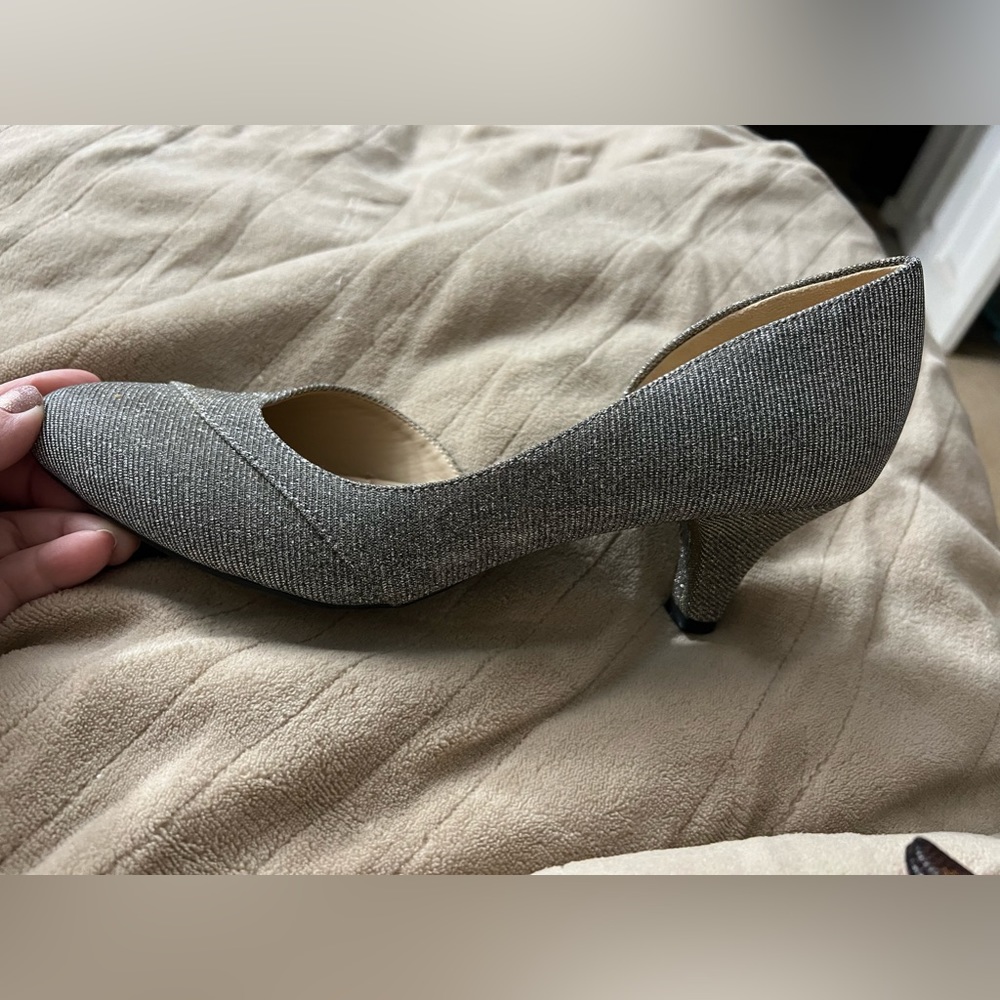 Naturalizer heels Size 10 Gold/Silver